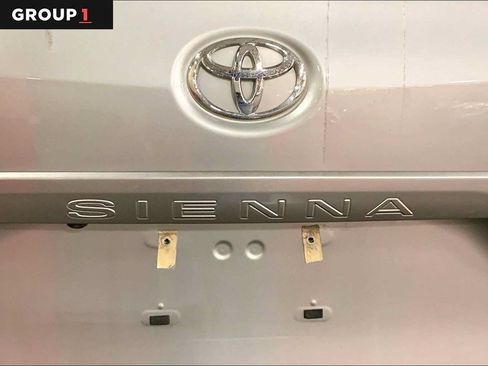 Used 2017 Toyota Sienna SE FWD image 10