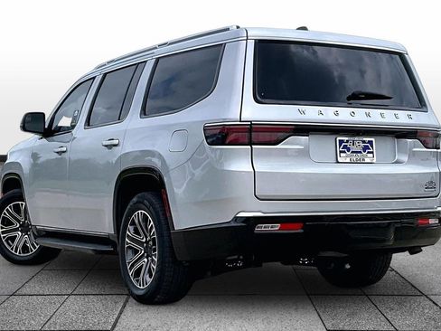 Used 2024 Jeep Wagoneer Series II w/ Flexible Seating Group RWD image 12
