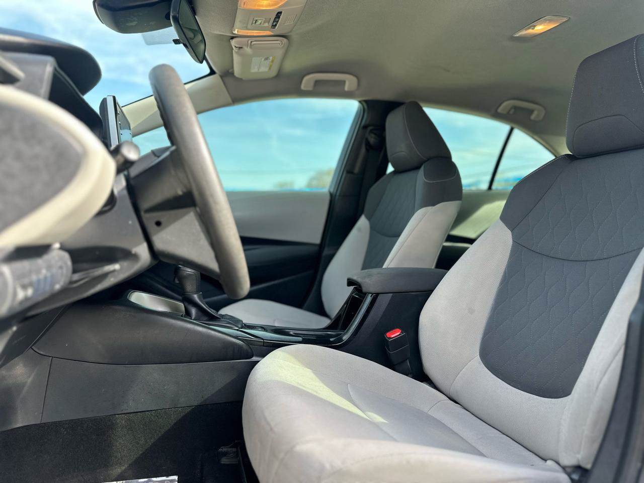 Used 2020 Toyota Corolla LE FWD image 9