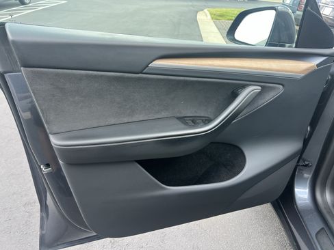 Used 2023 Tesla Model Y Long Range AWD/4WD image 13