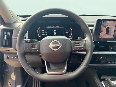 New 2026 Nissan Pathfinder Platinum FWD image 13