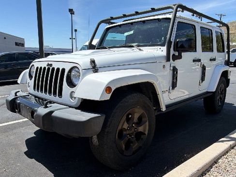 Used 2015 Jeep Wrangler Unlimited Sahara AWD/4WD image 4