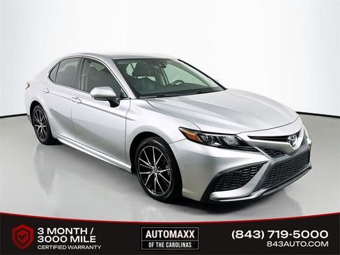 Used 2023 Toyota Camry SE FWD image 1