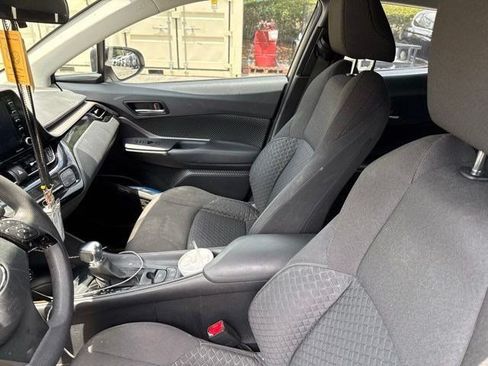 Used 2021 Toyota C-HR LE FWD image 8