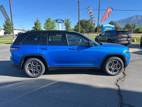 Used 2022 Jeep Grand Cherokee Trailhawk w/ Advanced Protech Group II AWD/4WD image 7