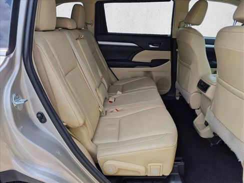 Used 2015 Toyota Highlander XLE AWD/4WD image 21
