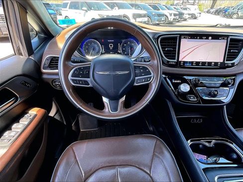 Used 2021 Chrysler Pacifica Limited AWD/4WD image 17