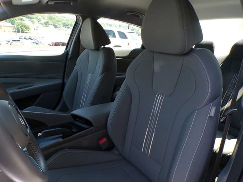 Used 2025 Hyundai Elantra Sport FWD image 11