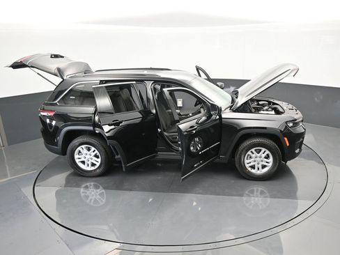 Used 2024 Jeep Grand Cherokee Laredo w/ Trailer Tow Package image 58