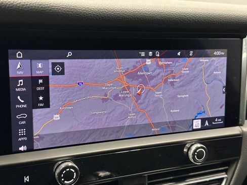 Certified 2025 Porsche Macan AWD/4WD image 28