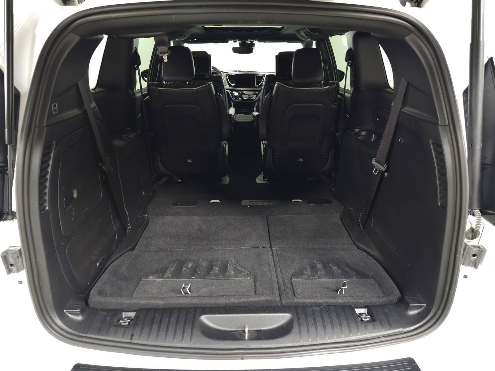 Used 2024 Chrysler Pacifica Premium FWD image 7