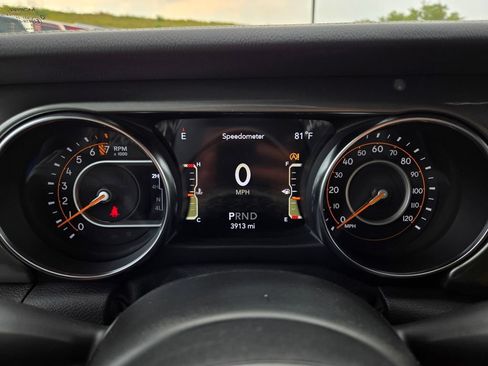 Used 2021 Jeep Wrangler Unlimited Sahara AWD/4WD image 19