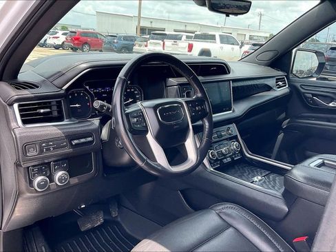 Used 2021 GMC Yukon Denali w/ Advanced Technology Package AWD/4WD image 14