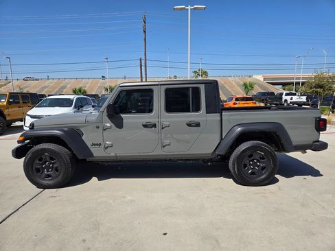Used 2023 Jeep Gladiator Sport w/ Trailer Tow Package AWD/4WD image 7