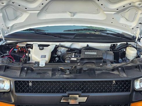 Used 2017 Chevrolet Express 3500 RWD image 11