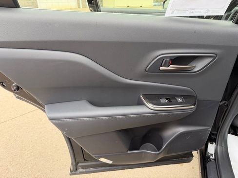 Certified 2025 Toyota Crown Signia image 27