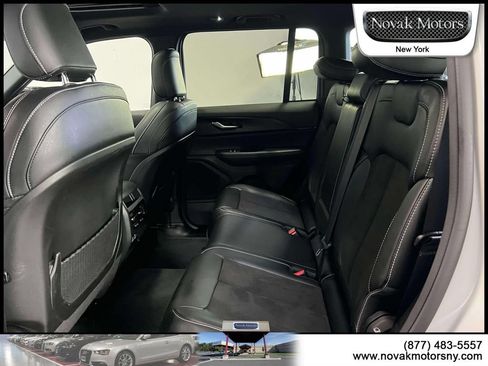 Used 2023 Jeep Grand Cherokee Altitude AWD/4WD image 13