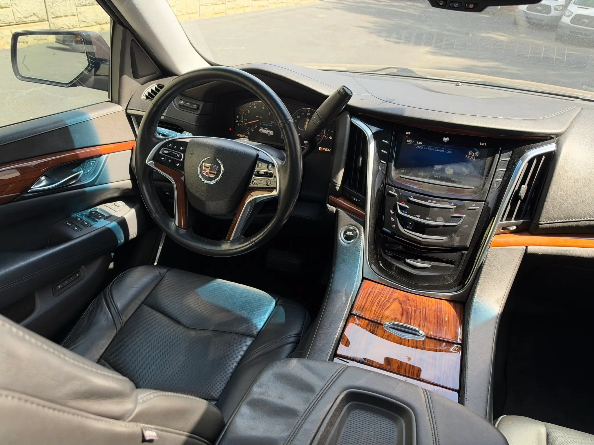 Used 2015 Cadillac Escalade Premium RWD image 13