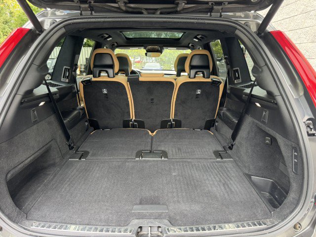 Used 2022 Volvo XC90 T6 Inscription w/ Lounge Package AWD/4WD image 11