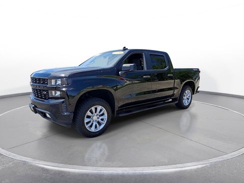 Used 2020 Chevrolet Silverado 1500 Custom w/ Custom Value Package AWD/4WD image 4