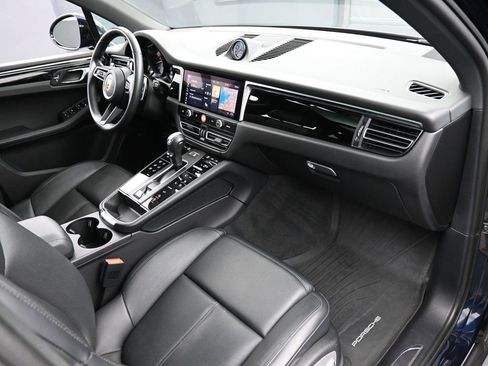 Certified 2023 Porsche Macan Turbo image 31