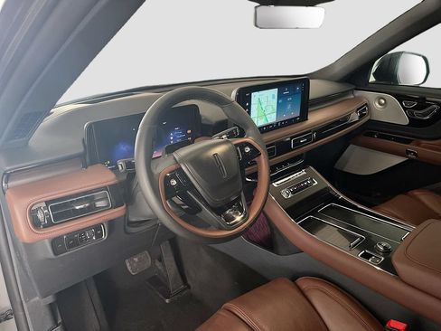 Used 2025 Lincoln Aviator Reserve w/ Equipment Group 201A AWD/4WD image 9