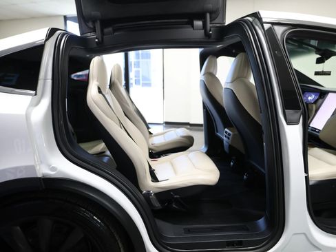 Used 2020 Tesla Model X Long Range image 37