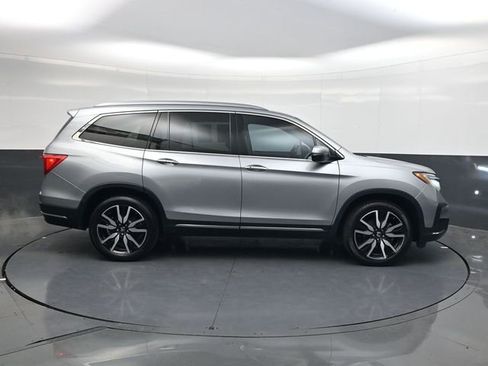 Used 2019 Honda Pilot Touring image 3