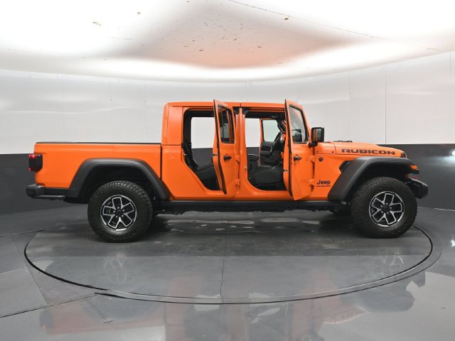 Used 2025 Jeep Gladiator Rubicon w/ Convenience Group AWD/4WD image 54