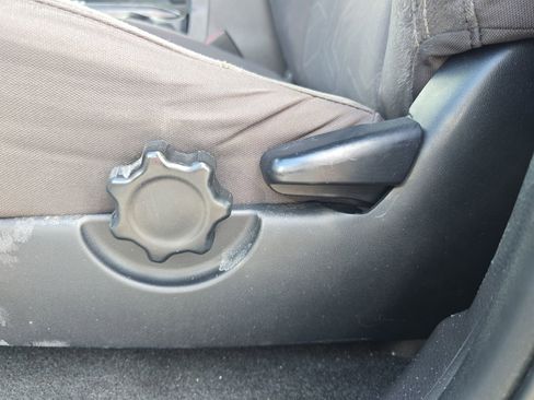 Used 2016 Toyota Tacoma TRD Sport image 15