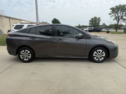 Used 2017 Toyota Prius Four w/ Advanced Technology Package FWD image 8