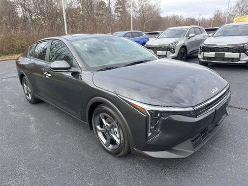 New 2025 Kia K4 LXS image 1