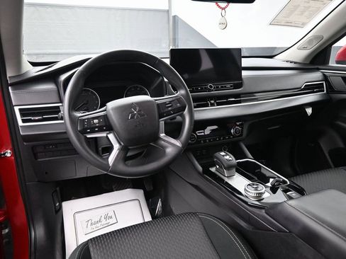 Used 2025 Mitsubishi Outlander ES AWD/4WD image 24
