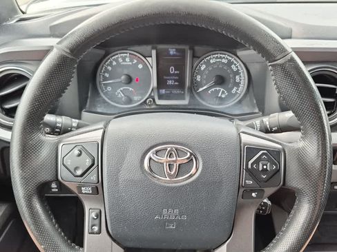 Used 2016 Toyota Tacoma TRD Sport w/ Towing Package AWD/4WD image 15
