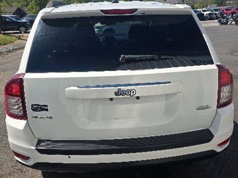 Used 2016 Jeep Compass Latitude AWD/4WD image 3