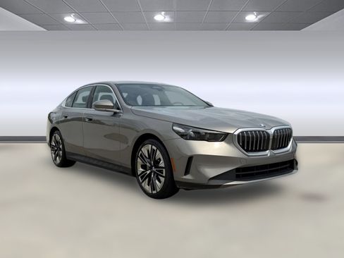 Used 2026 BMW 530i RWD image 6