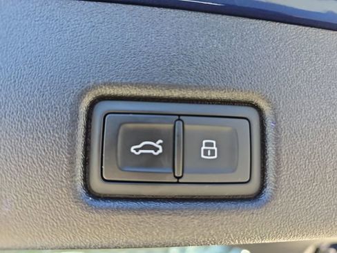 Certified 2025 Audi Q5 Premium w/ Convenience Package AWD/4WD image 16