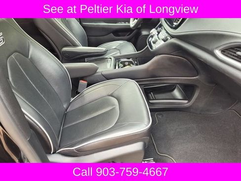 Used 2025 Chrysler Pacifica Limited FWD image 10
