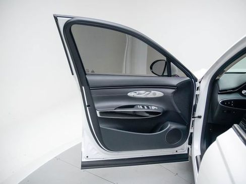 Used 2025 Genesis GV70 2.5T AWD/4WD image 23