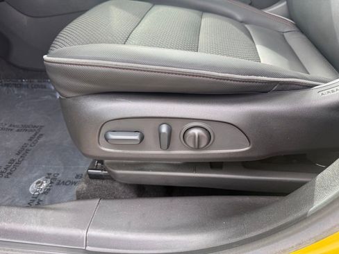 Used 2023 Chevrolet TrailBlazer RS w/ Sun and Liftgate Package image 6