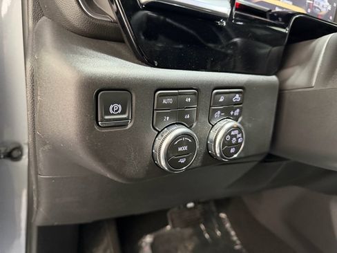 Used 2026 GMC Sierra 1500 SLT image 4