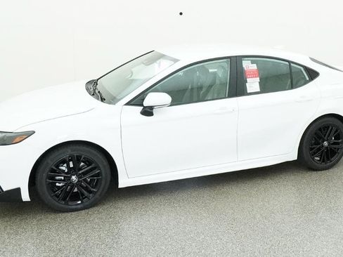 Used 2026 Toyota Camry SE FWD image 37