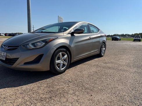 Used 2015 Hyundai Elantra SE FWD image 3