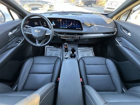 Used 2025 Cadillac XT4 Premium Luxury image 21