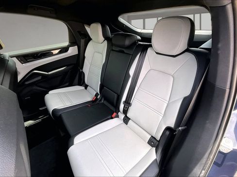 Used 2024 Porsche Cayenne Coupe AWD/4WD image 26