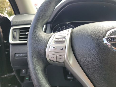 Used 2016 Nissan Rogue SV AWD/4WD image 22