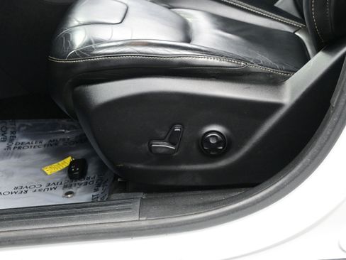 Used 2017 Jeep Cherokee Limited image 11