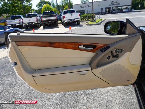 Used 2009 Mercedes-Benz SL 550 w/ Premium I Pkg image 20