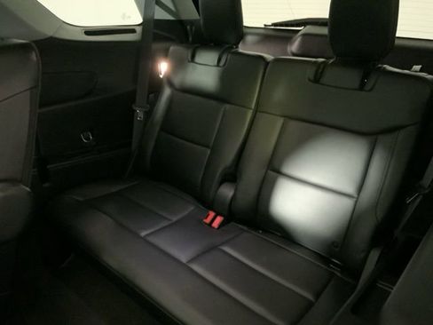 Used 2022 Ford Explorer XLT w/ Equipment Group 202A AWD/4WD image 31