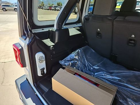 New 2024 Jeep Wrangler Unlimited Rubicon w/ Dual Door Group (Lowers Only) AWD/4WD image 34